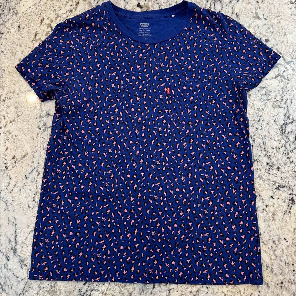 Levi’s Perfect Crew Leopard Print Tee Blue Pink Short Sleeve Size Medium - Picture 2 of 7